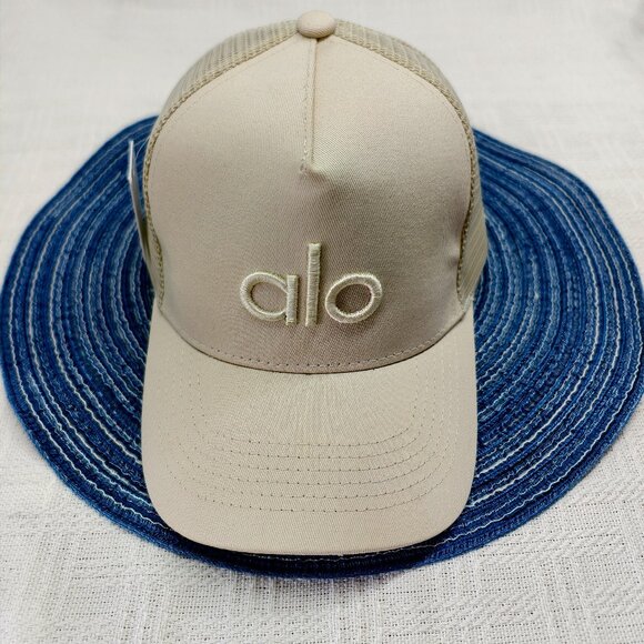 NWT ALO Yoga District Trucker Hat - Picture 1 of 4